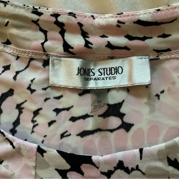 Jones Studio Top - Picture 2 of 2